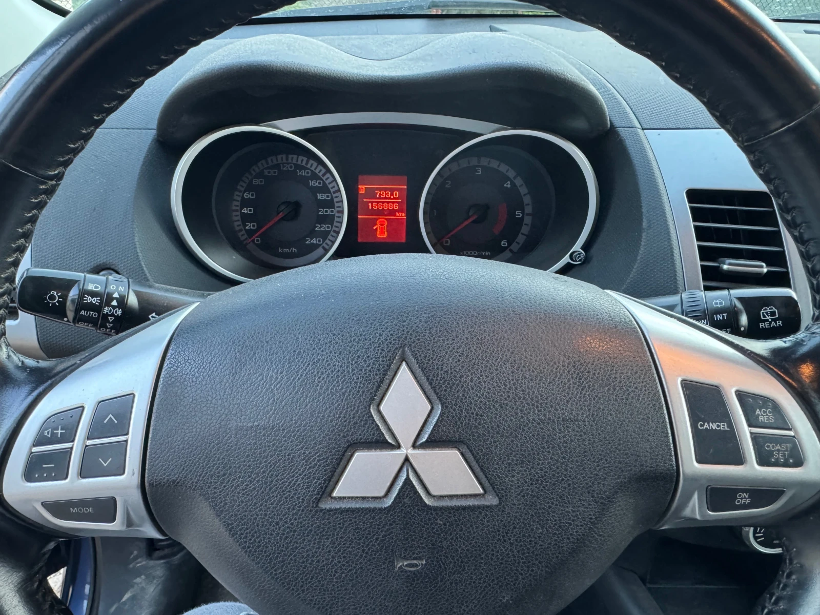 Mitsubishi Outlander 2.0DiD-140к.с., снимка 10 - Автомобили и джипове - 54102733