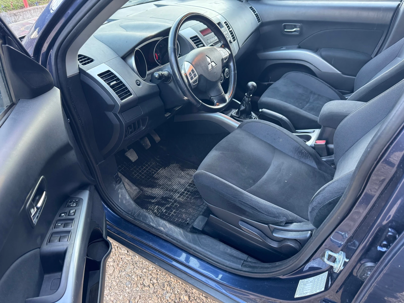 Mitsubishi Outlander 2.0DiD-140к.с., снимка 7 - Автомобили и джипове - 54102733