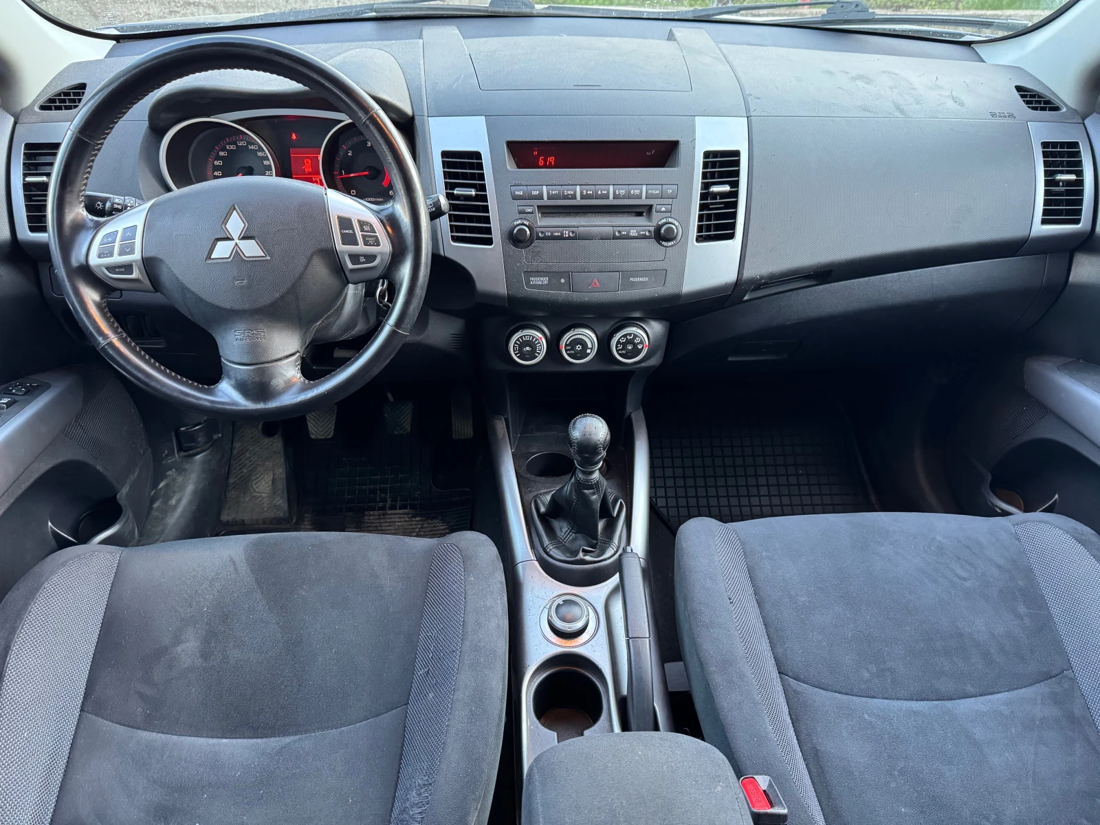 Mitsubishi Outlander 2.0DiD-140к.с., снимка 9 - Автомобили и джипове - 54102733