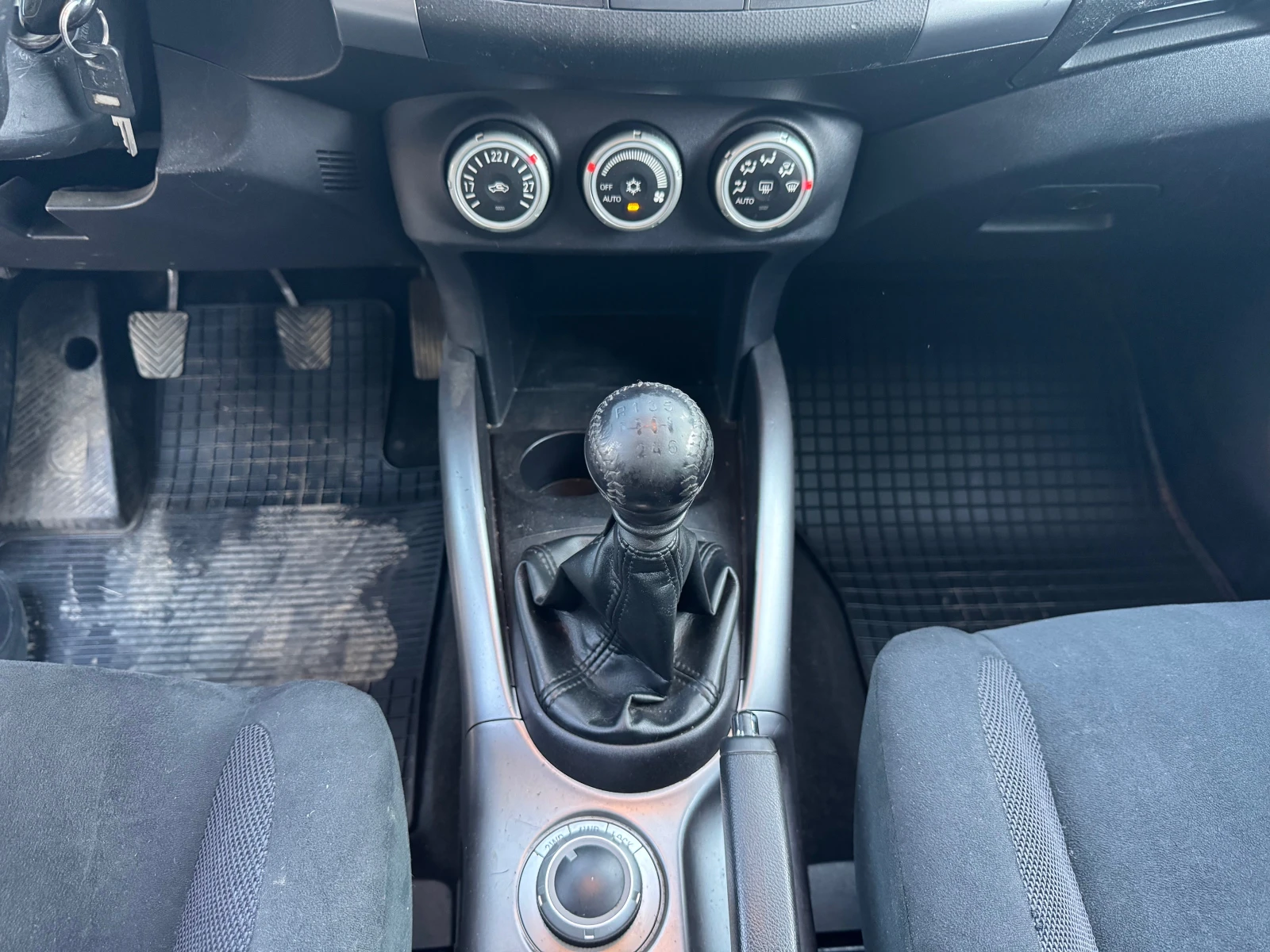 Mitsubishi Outlander 2.0DiD-140к.с., снимка 11 - Автомобили и джипове - 54102733