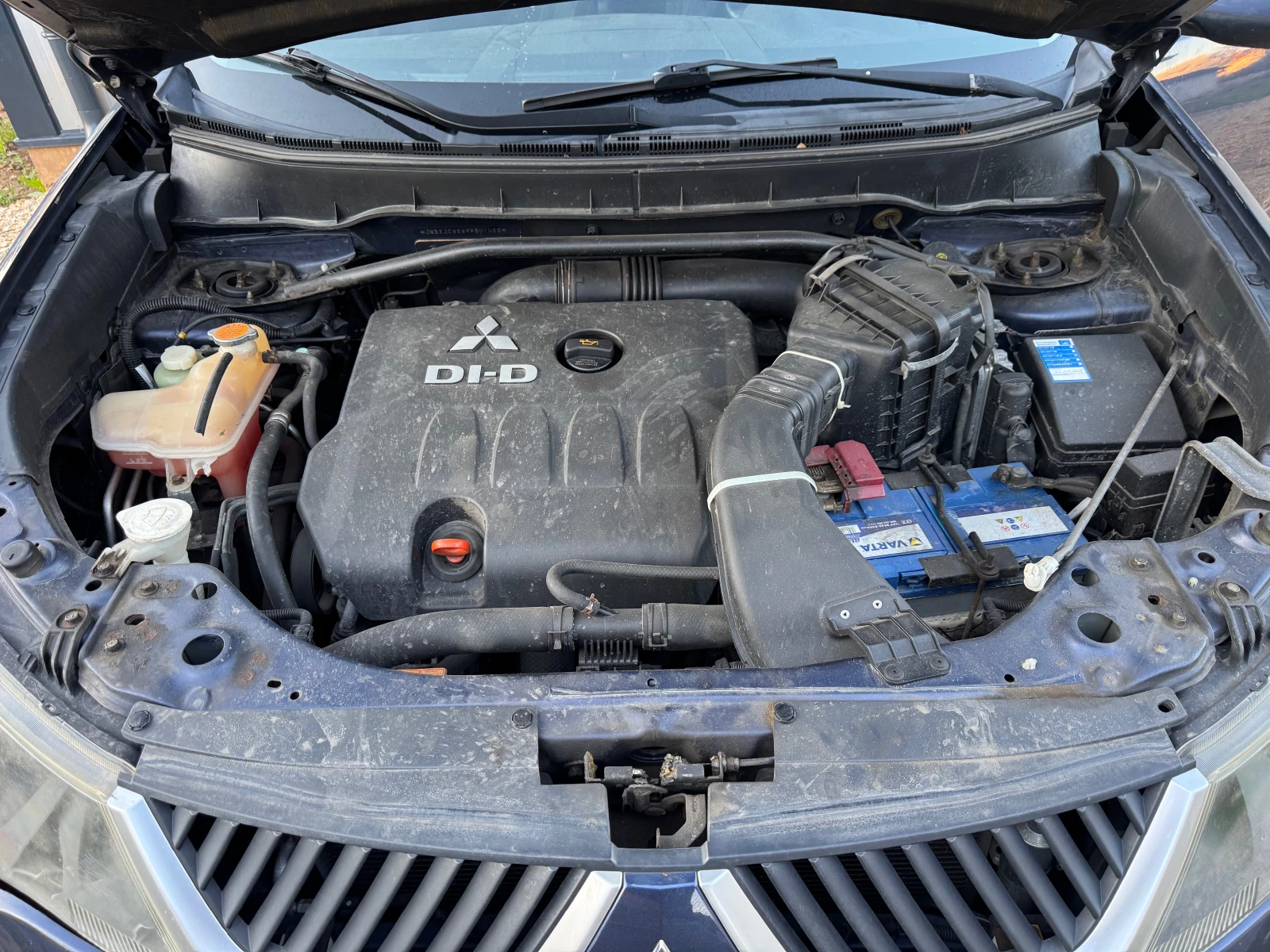 Mitsubishi Outlander 2.0DiD-140к.с., снимка 15 - Автомобили и джипове - 54102733