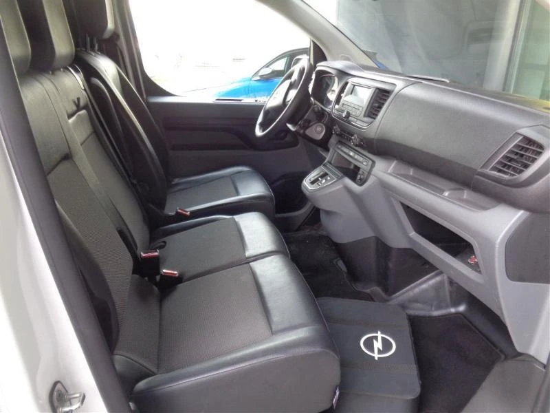 Opel Vivaro L1H1 50 kWh , снимка 4 - Бусове и автобуси - 55805159