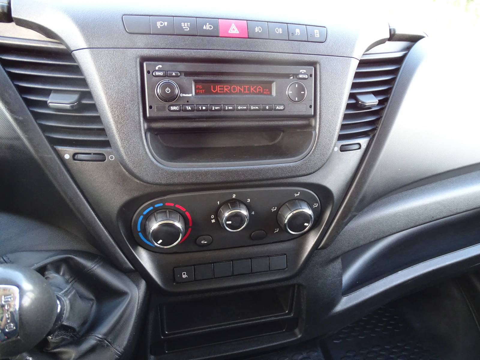 Iveco 35c15 3.0HPI  КАТ. * Б* * ПАДАЩ БОРД* , снимка 15 - Бусове и автобуси - 54710552
