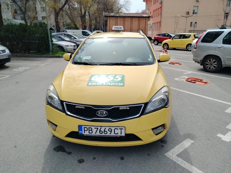 Kia Ceed Комби, снимка 8 - Автомобили и джипове - 49604716