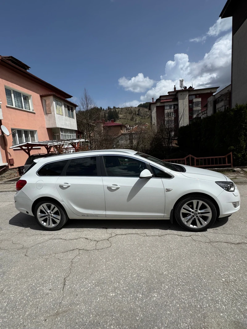Opel Astra J 1.4 Turbo, снимка 2 - Автомобили и джипове - 52856515