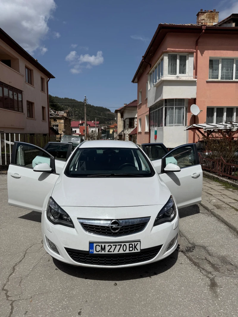 Opel Astra J 1.4 Turbo, снимка 5 - Автомобили и джипове - 52856515