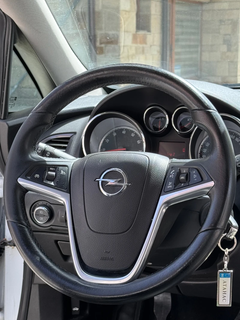 Opel Astra J 1.4 Turbo, снимка 9 - Автомобили и джипове - 52856515