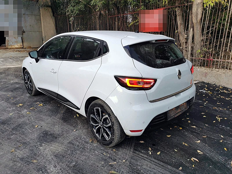 Renault Clio 1.5dCi, MOSCHINO, снимка 4 - Автомобили и джипове - 52081422