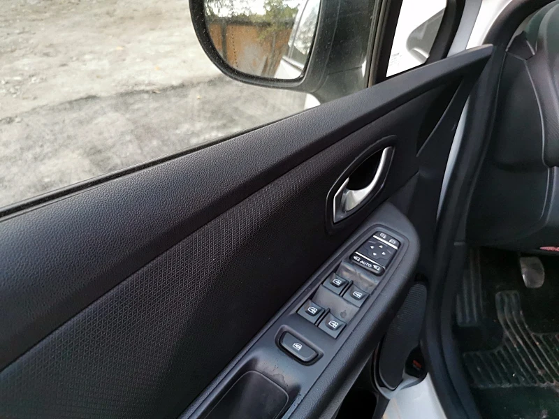 Renault Clio 1.5dCi, MOSCHINO, снимка 10 - Автомобили и джипове - 52081422