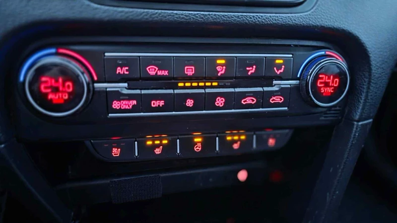 Kia Ceed 1.6i, снимка 11 - Автомобили и джипове - 53155594