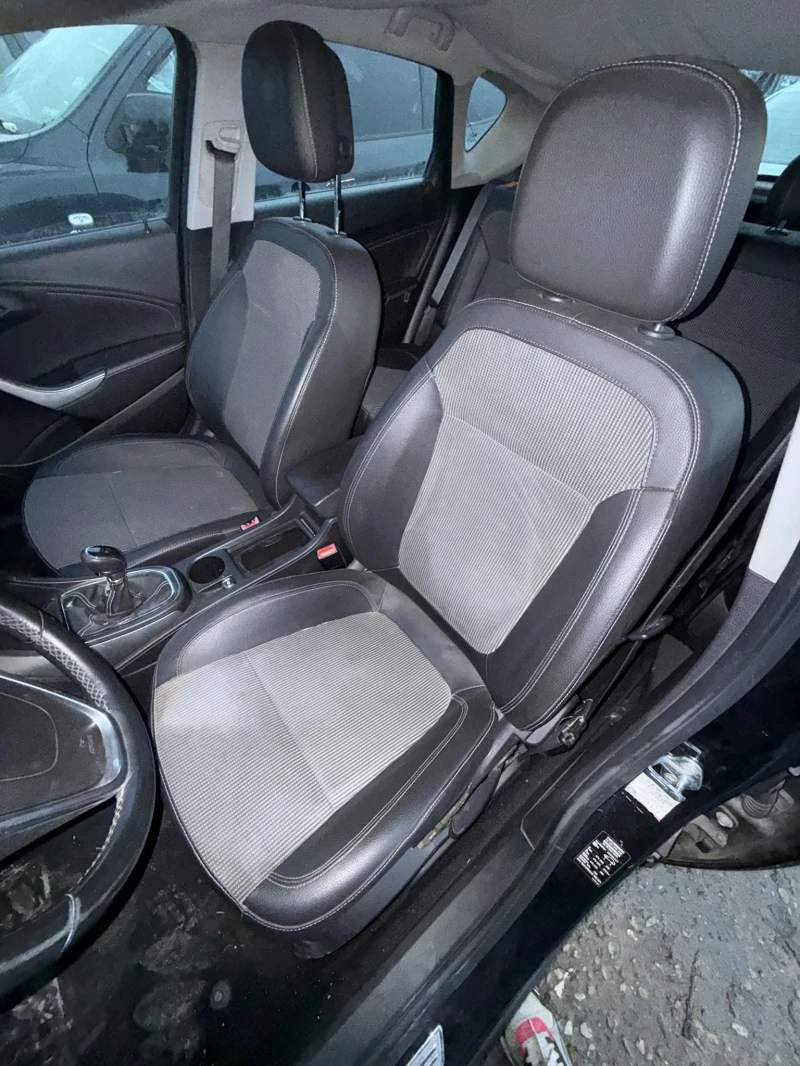 Opel Astra J 1.7 CDTi, снимка 5 - Автомобили и джипове - 53435345