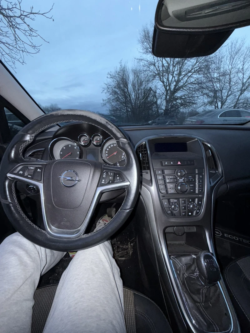 Opel Astra J 1.7 CDTi, снимка 7 - Автомобили и джипове - 53435345