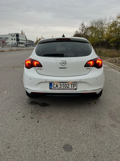 Opel Astra 1.7 CDTI Cosmo, снимка 4 - Автомобили и джипове - 47825631