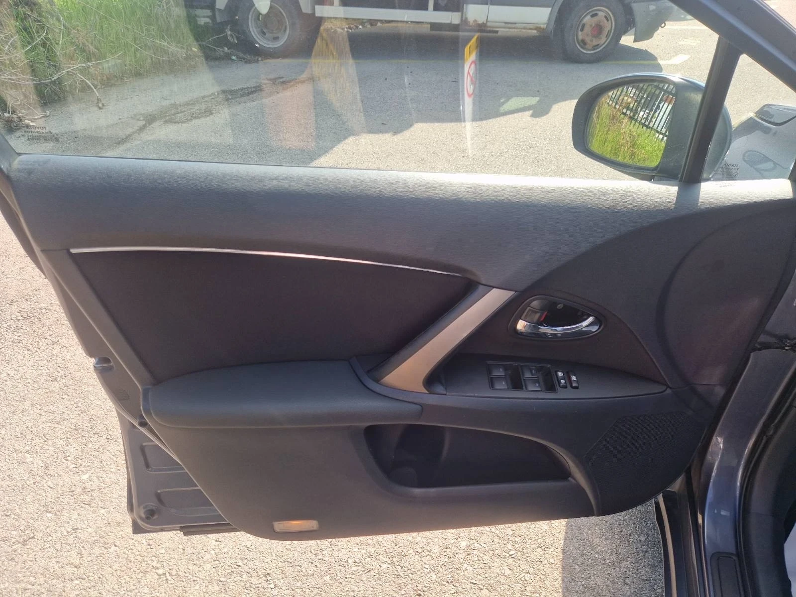 Toyota Avensis 1.8 16V FACE - изображение 8
