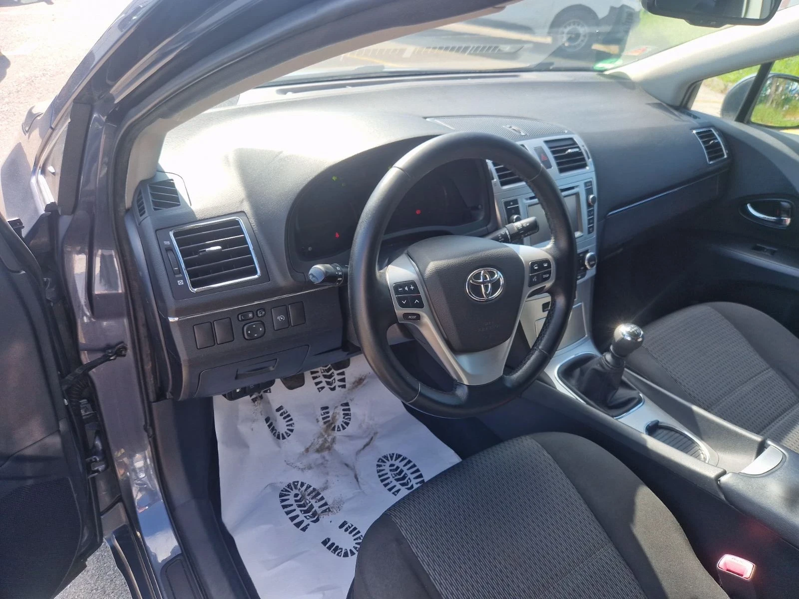 Toyota Avensis 1.8 16V FACE - изображение 9