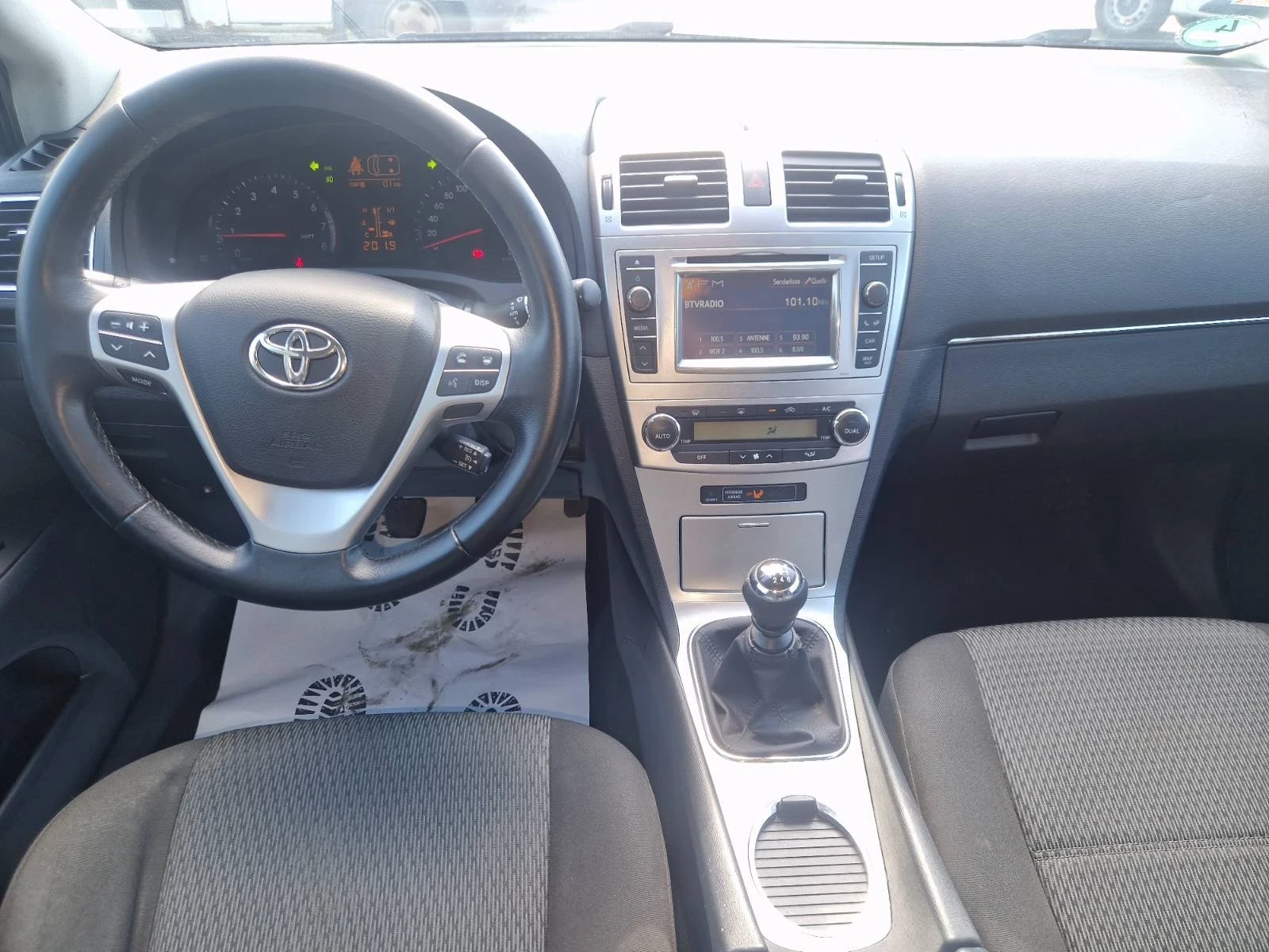 Toyota Avensis 1.8 16V FACE - изображение 10