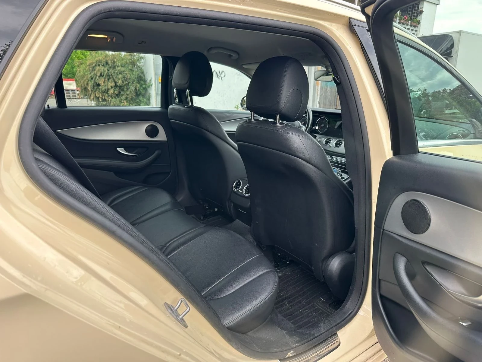 Mercedes-Benz E 200  - изображение 3