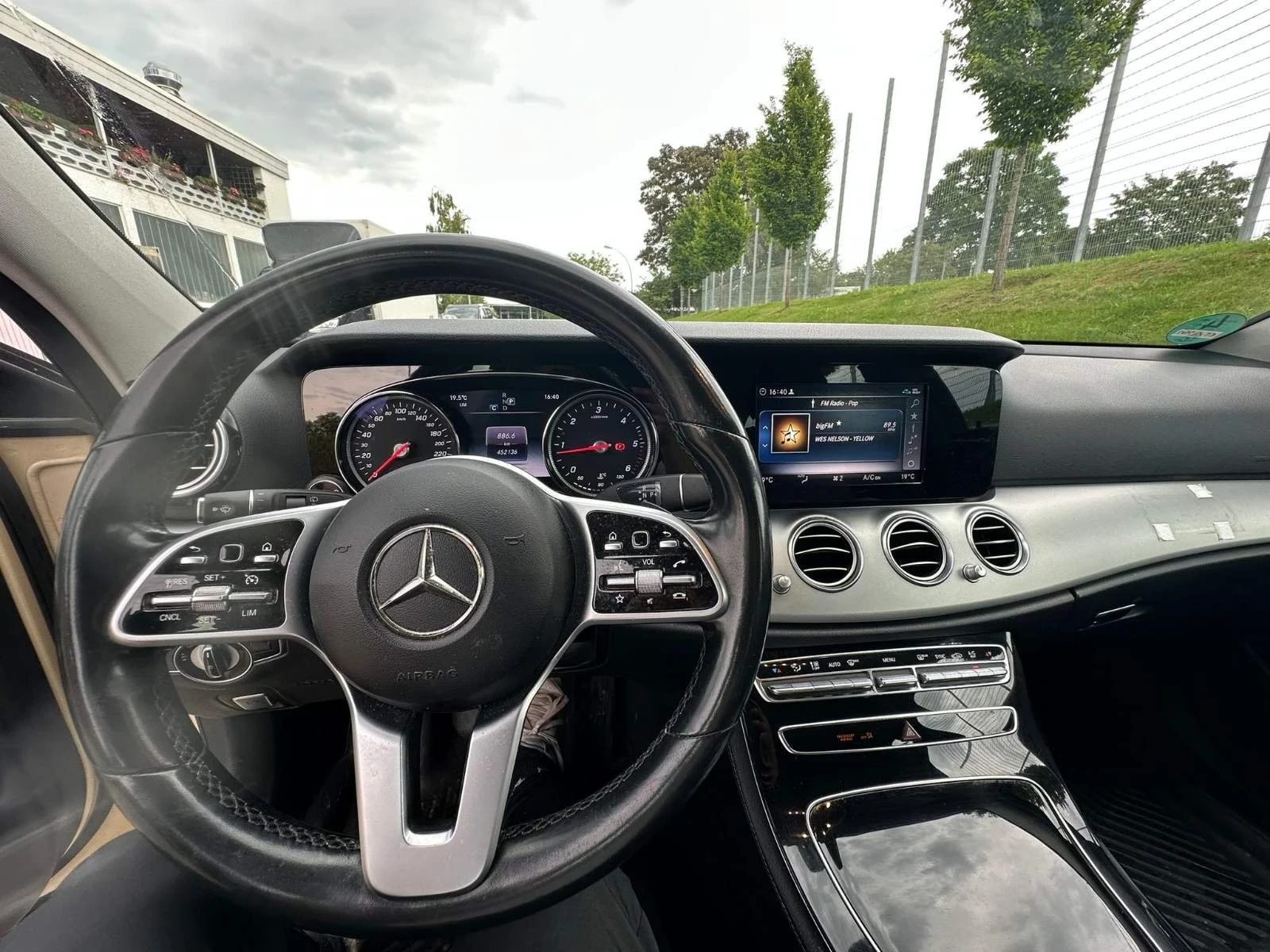 Mercedes-Benz E 200  - изображение 5