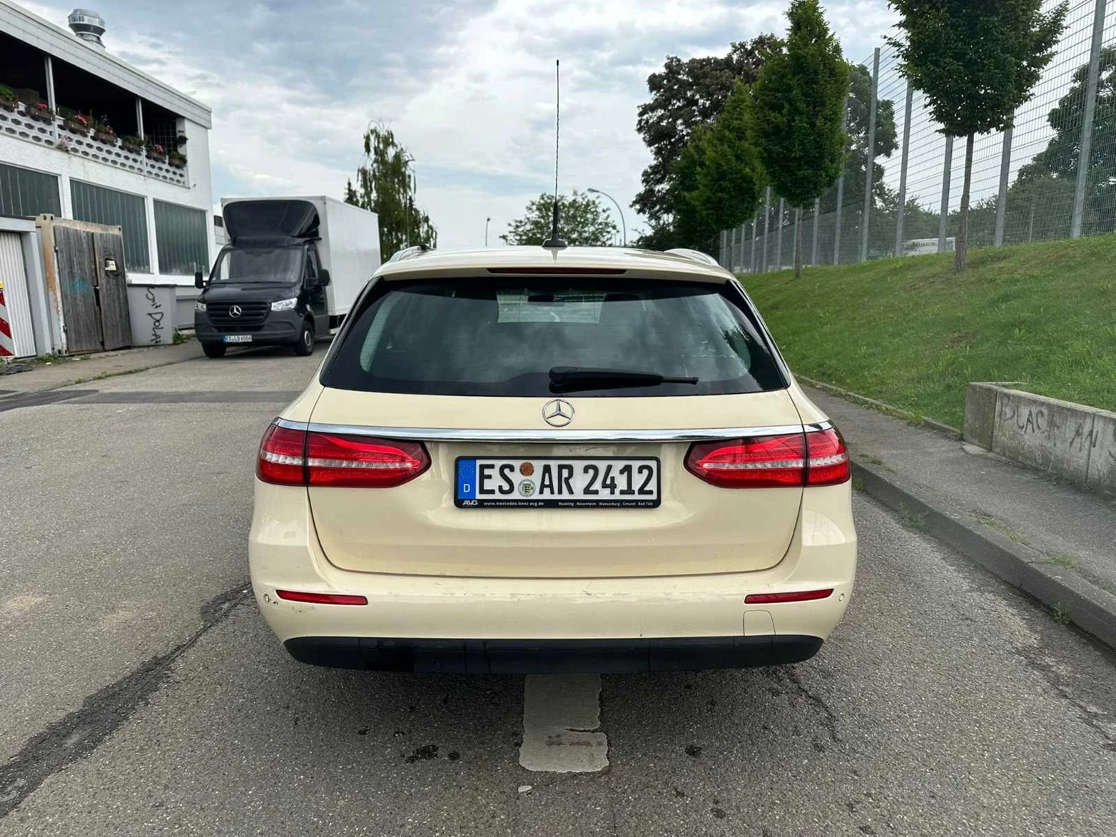 Mercedes-Benz E 200  - изображение 6