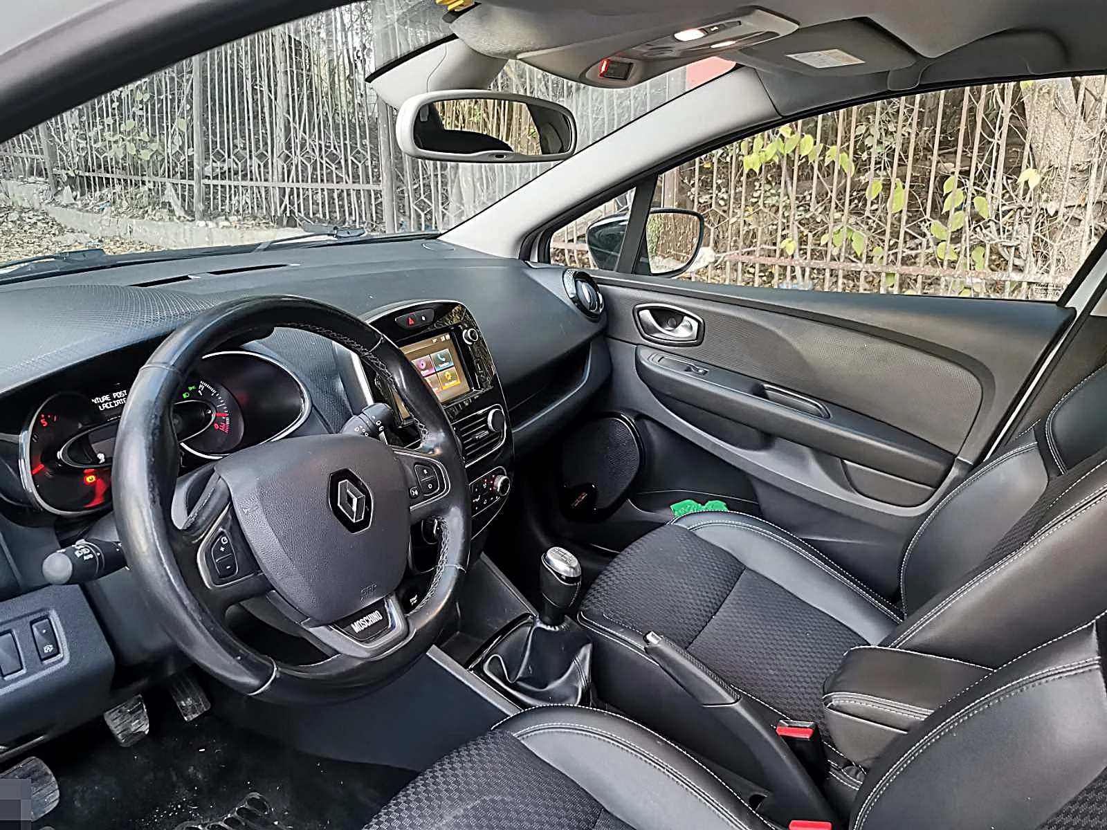 Renault Clio 1.5dCi, MOSCHINO - изображение 8