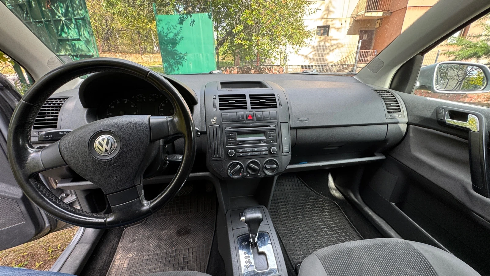 VW Polo Mk4 9N3, 1.4i, АВТОМАТИК, летни + зимни гуми - изображение 9