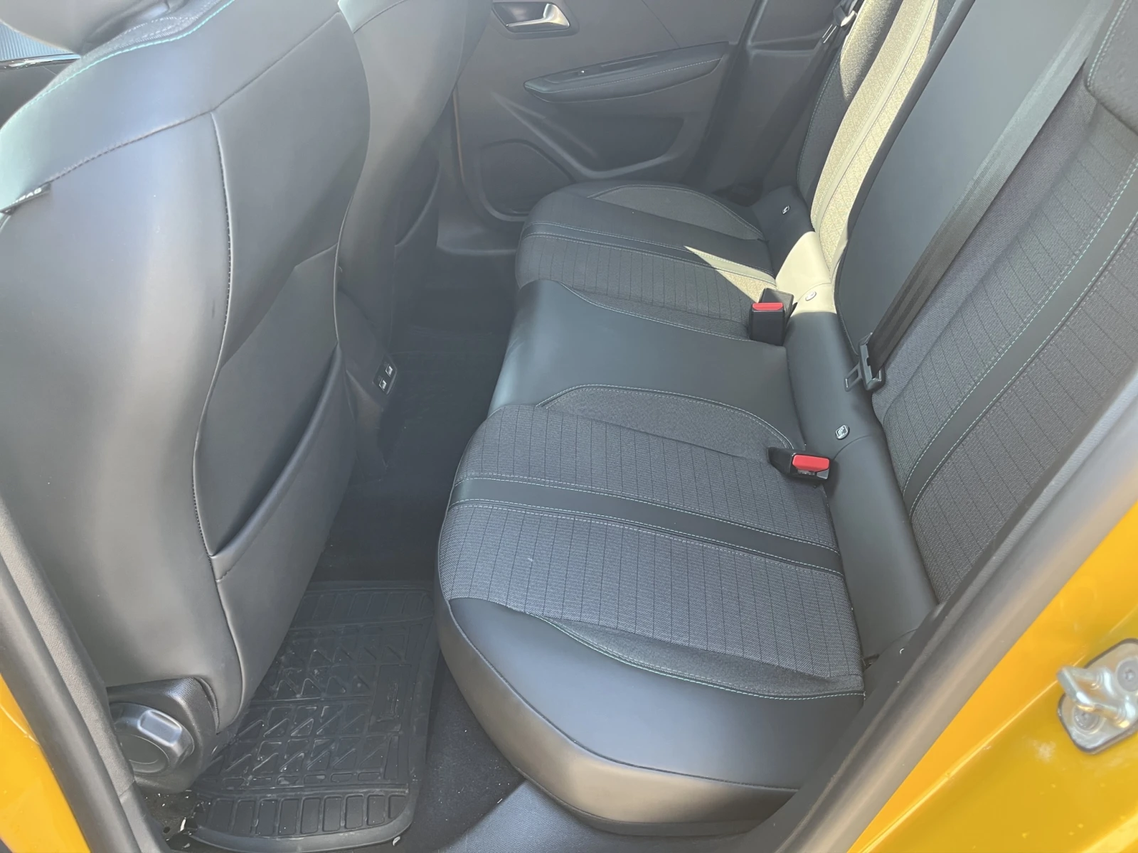 Peugeot 208, снимка 10 - Автомобили и джипове - 54122546