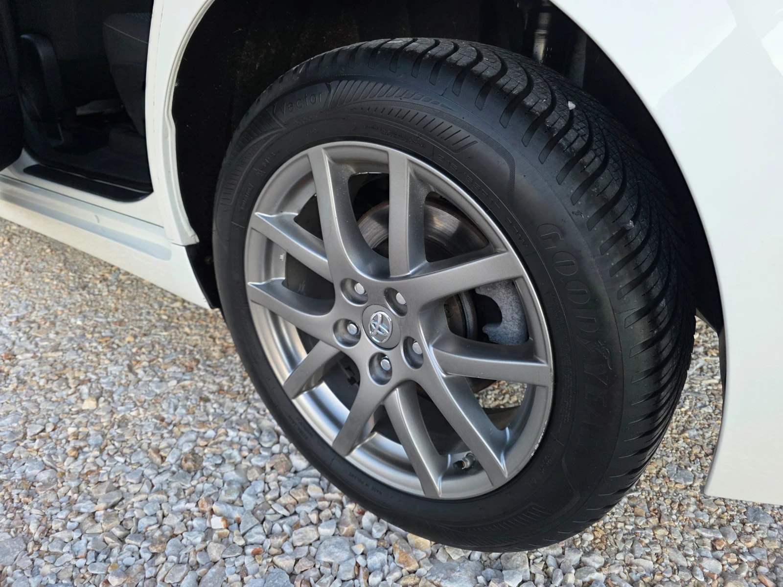 Toyota Verso 1.6 VVTI Панорама Климатроник Автопилот, снимка 16 - Автомобили и джипове - 54197056