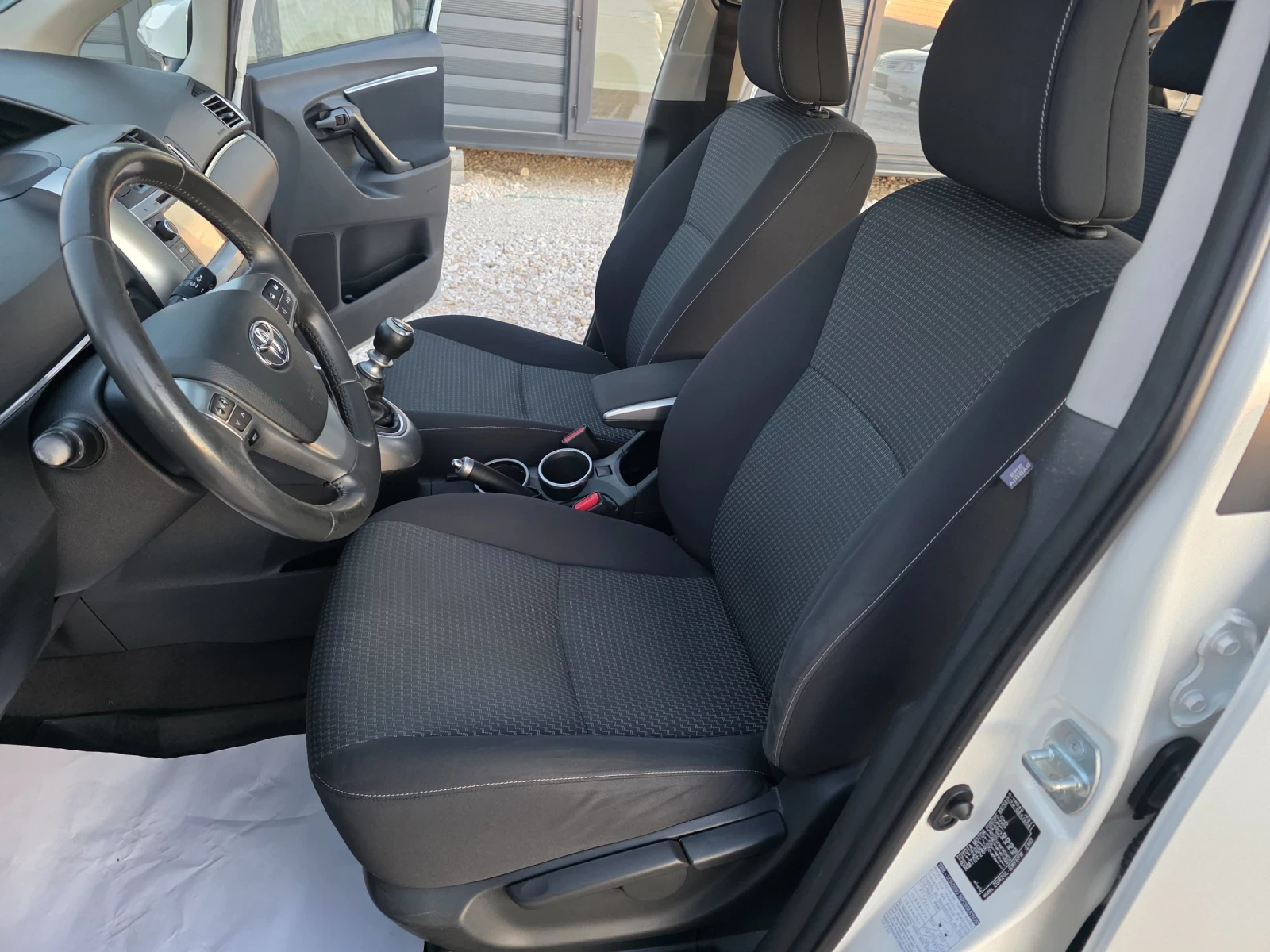 Toyota Verso 1.6 VVTI Панорама Климатроник Автопилот, снимка 5 - Автомобили и джипове - 54197056