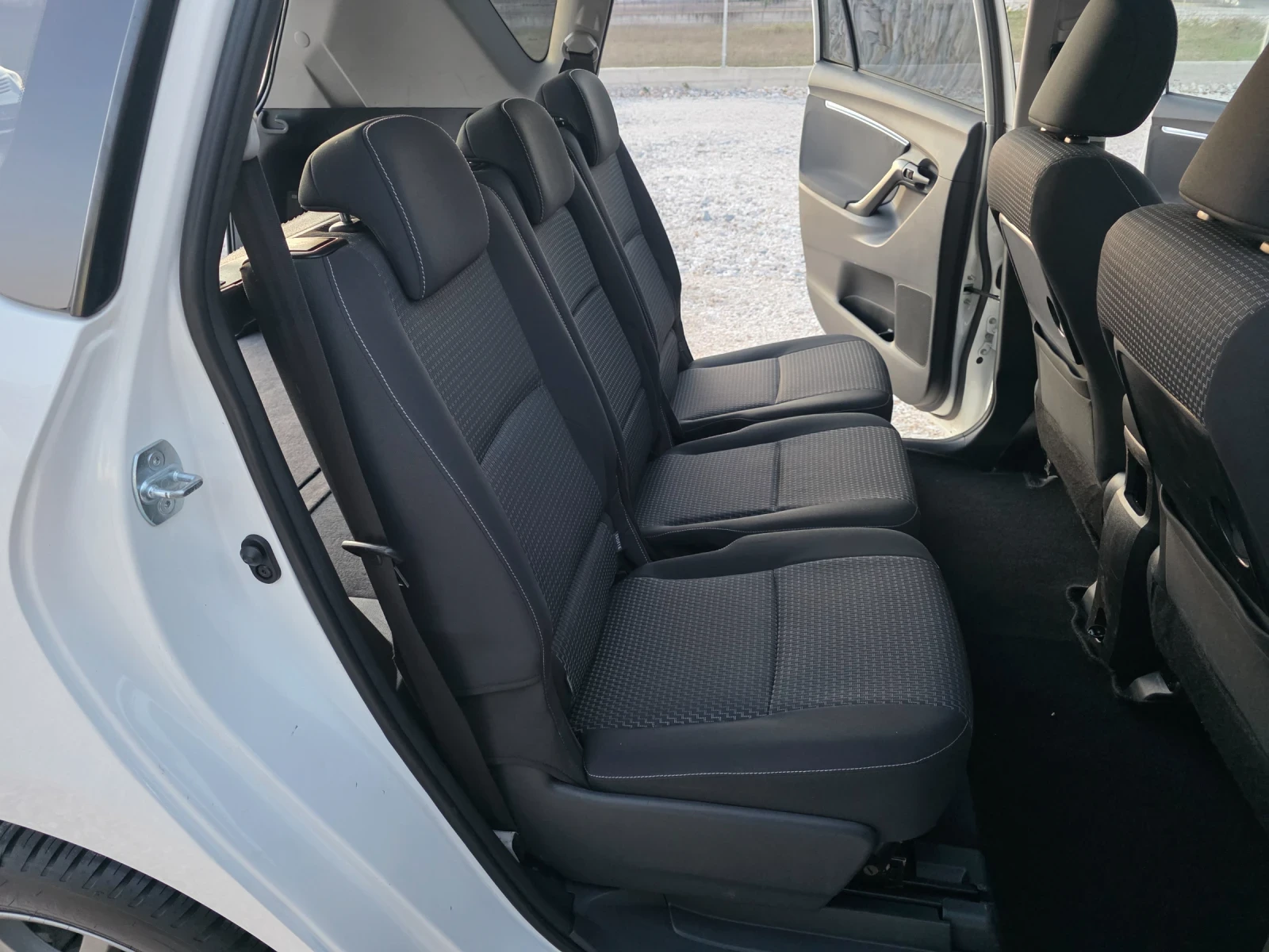 Toyota Verso 1.6 VVTI Панорама Климатроник Автопилот, снимка 9 - Автомобили и джипове - 54197056