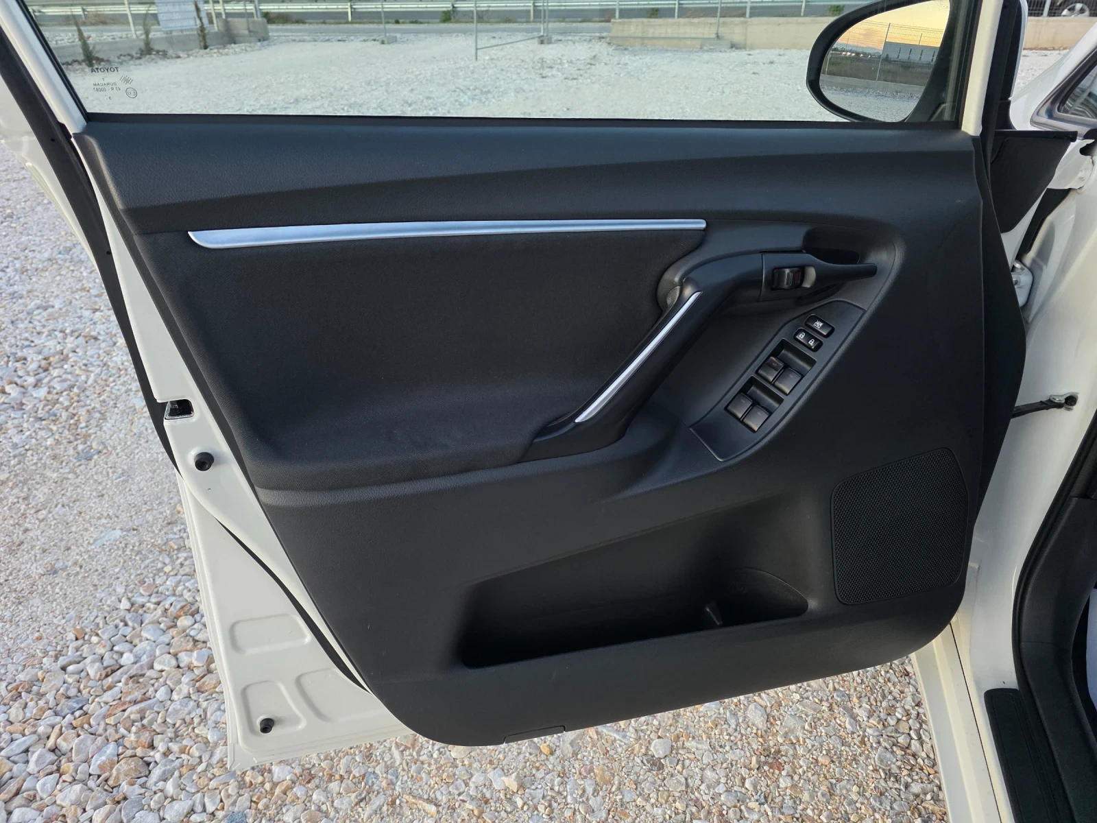 Toyota Verso 1.6 VVTI Панорама Климатроник Автопилот, снимка 4 - Автомобили и джипове - 54197056