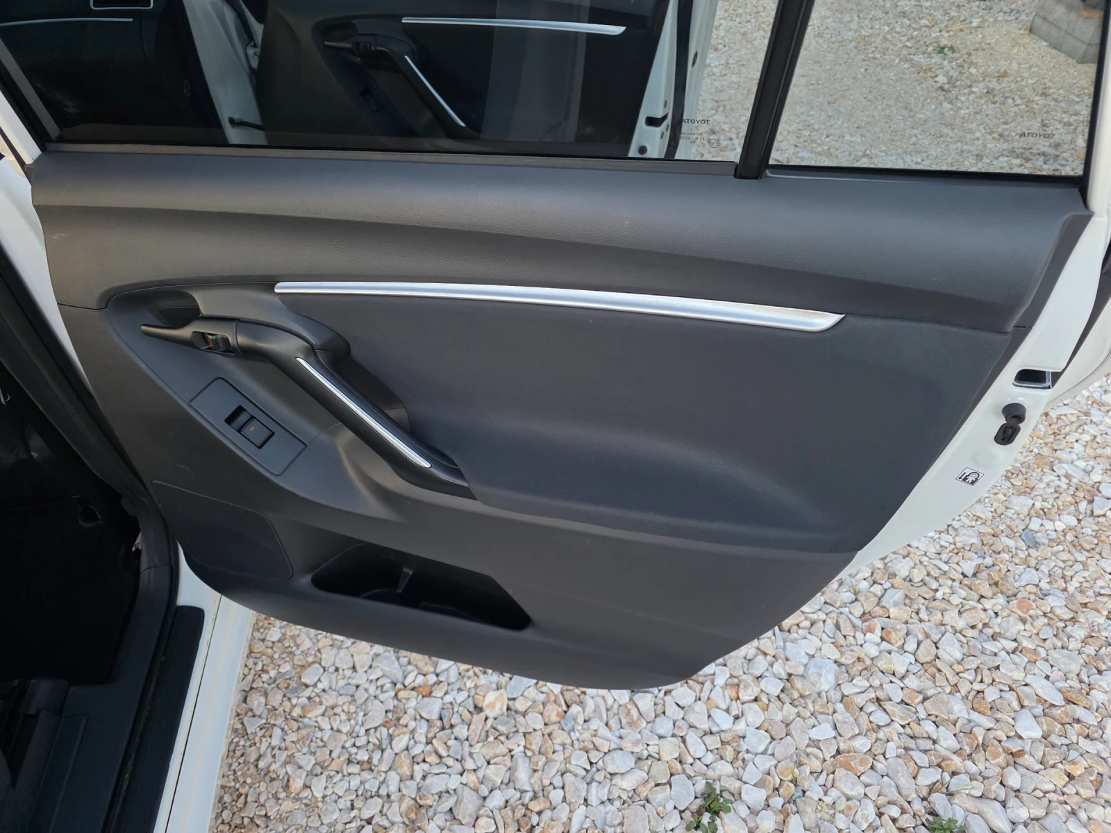 Toyota Verso 1.6 VVTI Панорама Климатроник Автопилот, снимка 8 - Автомобили и джипове - 54197056