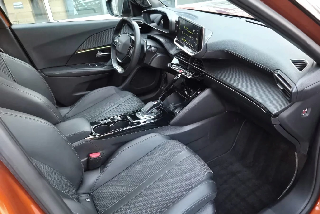 Peugeot 2008 GT 1.5 HDi / Панорама/ Обслужен/ 8мм.Верига!, снимка 12 - Автомобили и джипове - 54207039