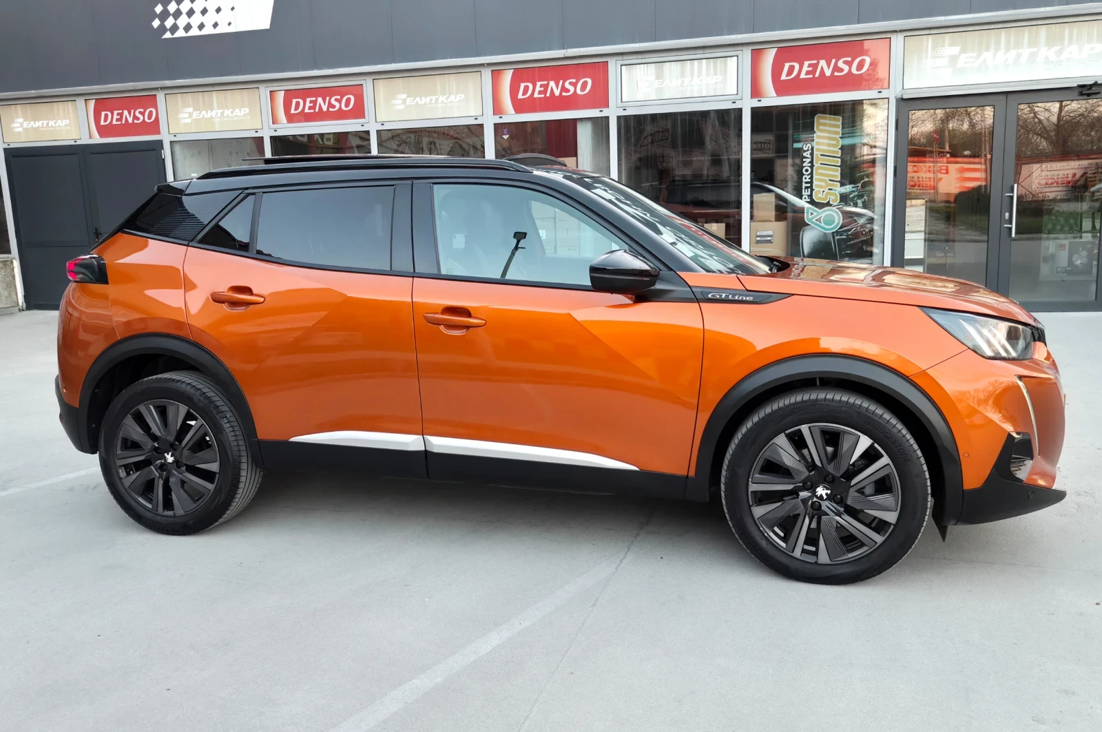 Peugeot 2008 GT 1.5 HDi / Панорама/ Обслужен/ 8мм.Верига!, снимка 5 - Автомобили и джипове - 54207039