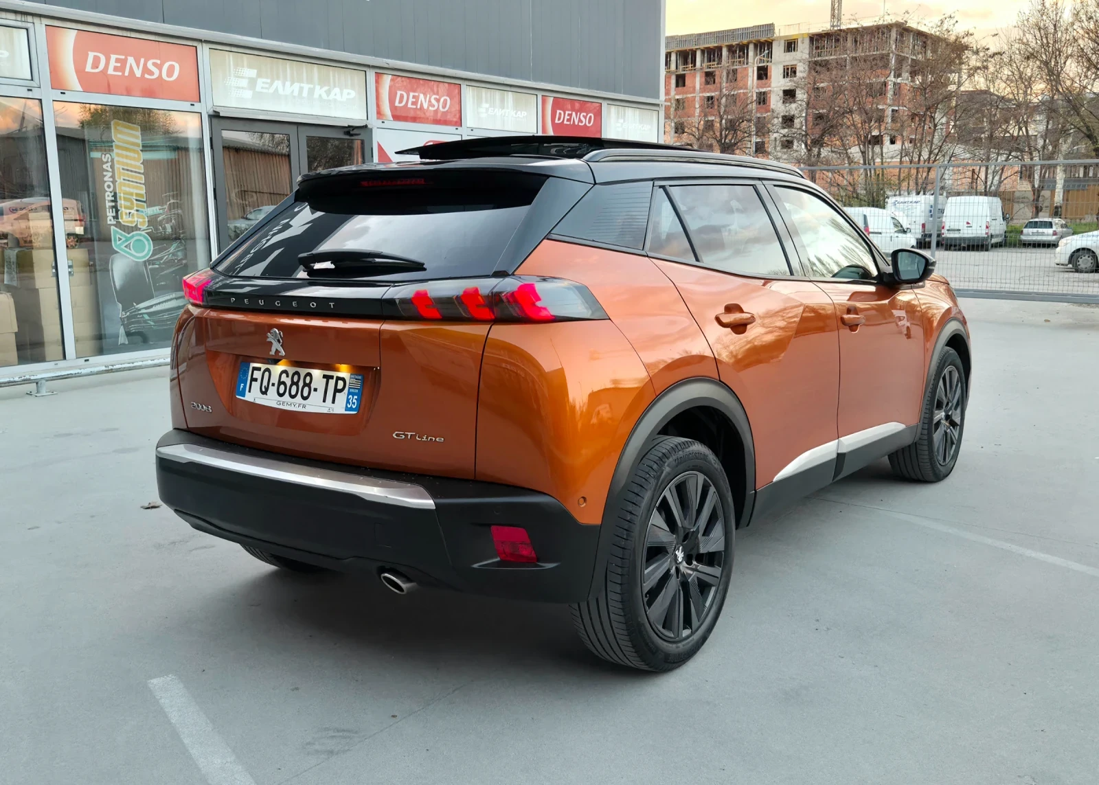 Peugeot 2008 GT 1.5 HDi / Панорама/ Обслужен/ 8мм.Верига!, снимка 3 - Автомобили и джипове - 54207039