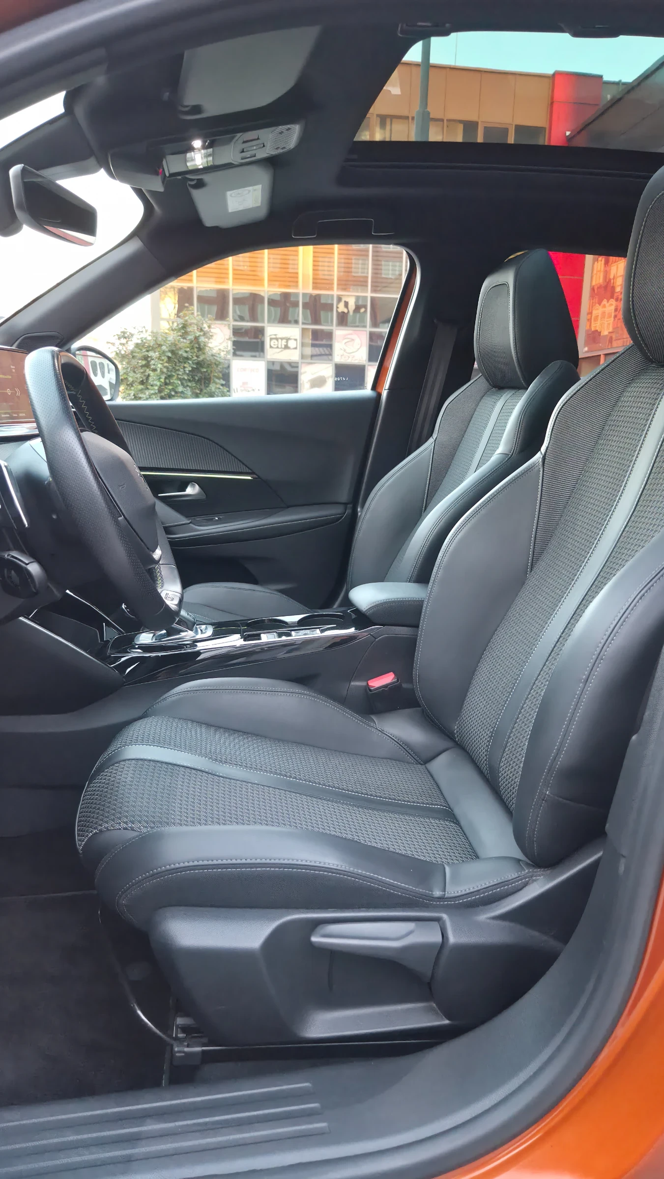 Peugeot 2008 GT 1.5 HDi / Панорама/ Обслужен/ 8мм.Верига!, снимка 8 - Автомобили и джипове - 54207039