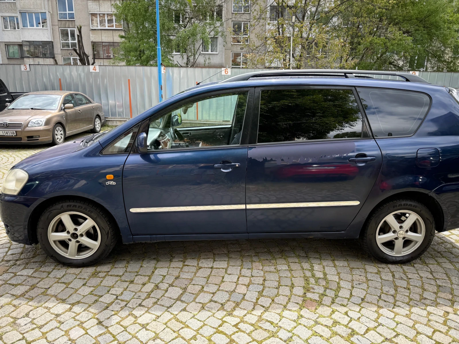 Toyota Avensis verso 2.0 D4D, снимка 5 - Автомобили и джипове - 54392266