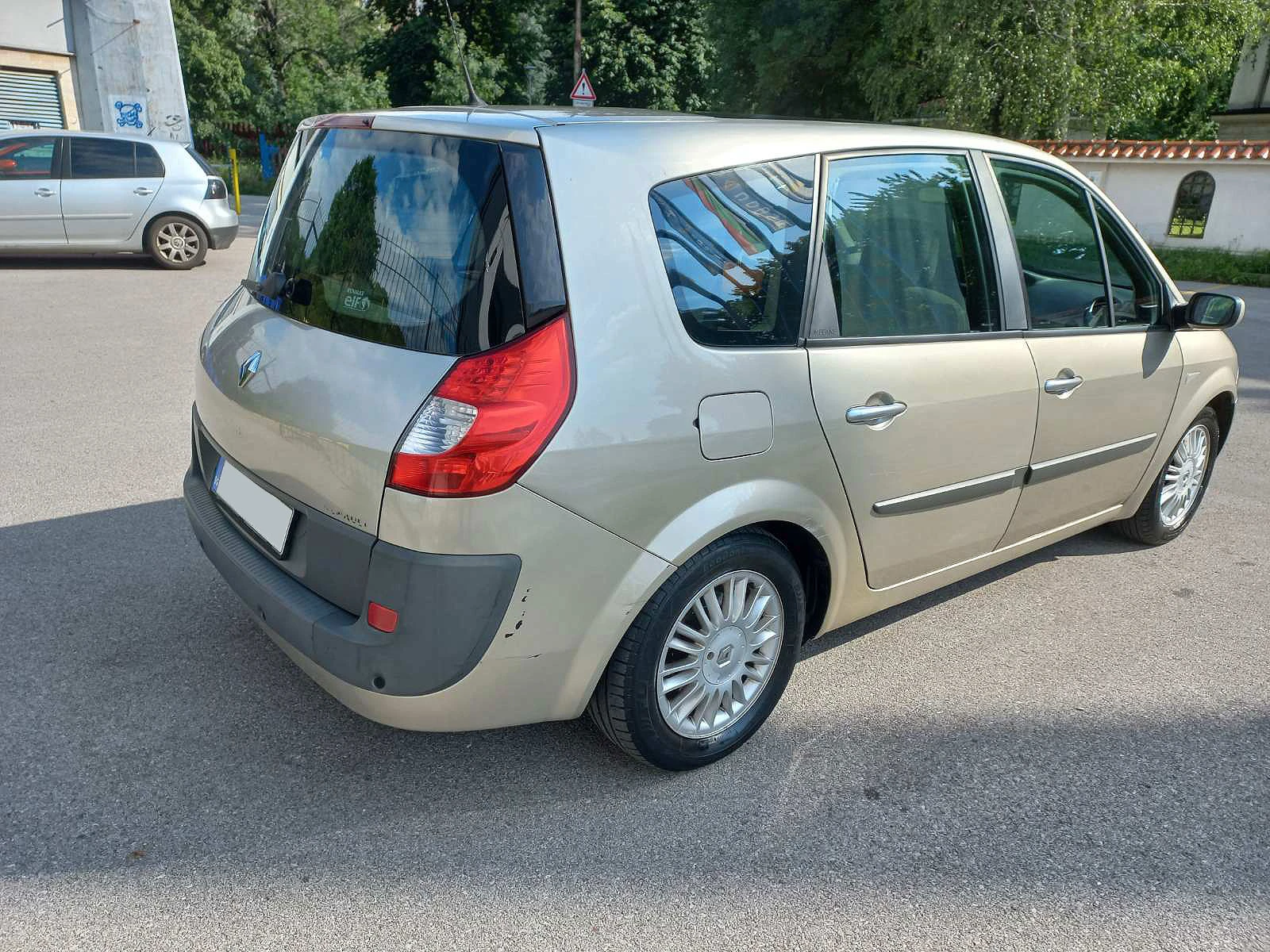 Renault Grand scenic 1.9 DCI, снимка 4 - Автомобили и джипове - 54809234