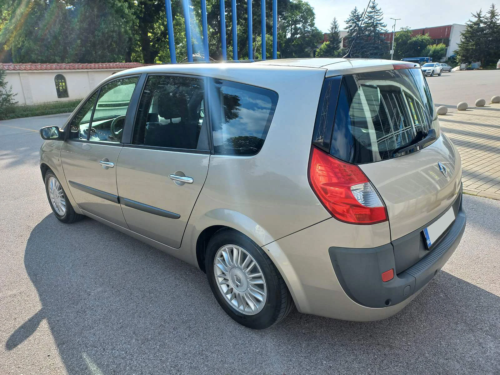 Renault Grand scenic 1.9 DCI, снимка 6 - Автомобили и джипове - 54809234