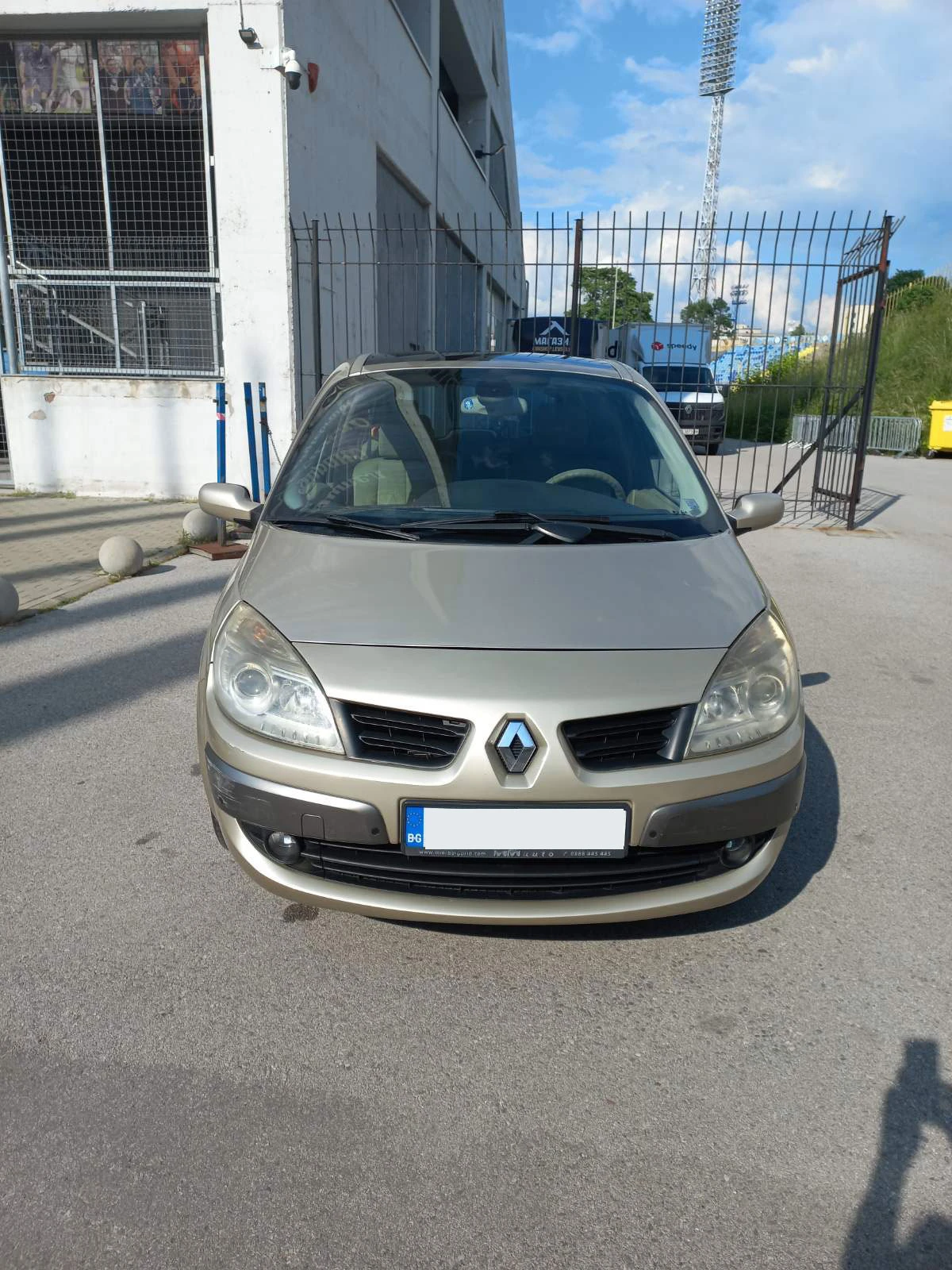 Renault Grand scenic 1.9 DCI, снимка 3 - Автомобили и джипове - 54809234
