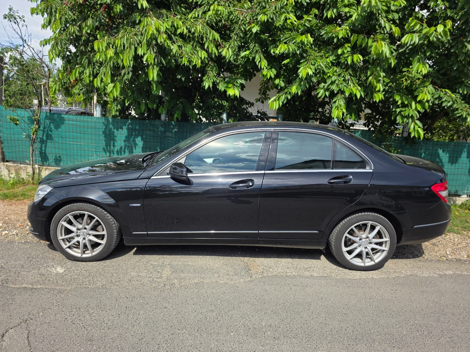 Mercedes-Benz C 220, снимка 3 - Автомобили и джипове - 54894557