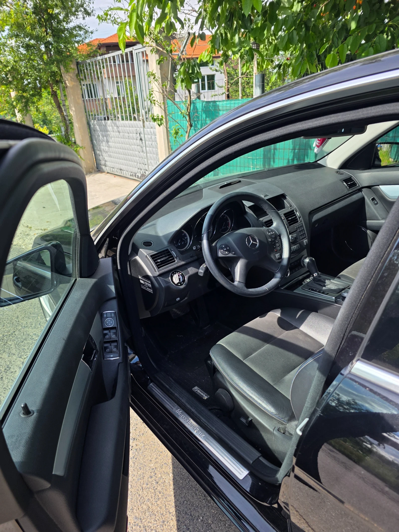 Mercedes-Benz C 220, снимка 6 - Автомобили и джипове - 54894557
