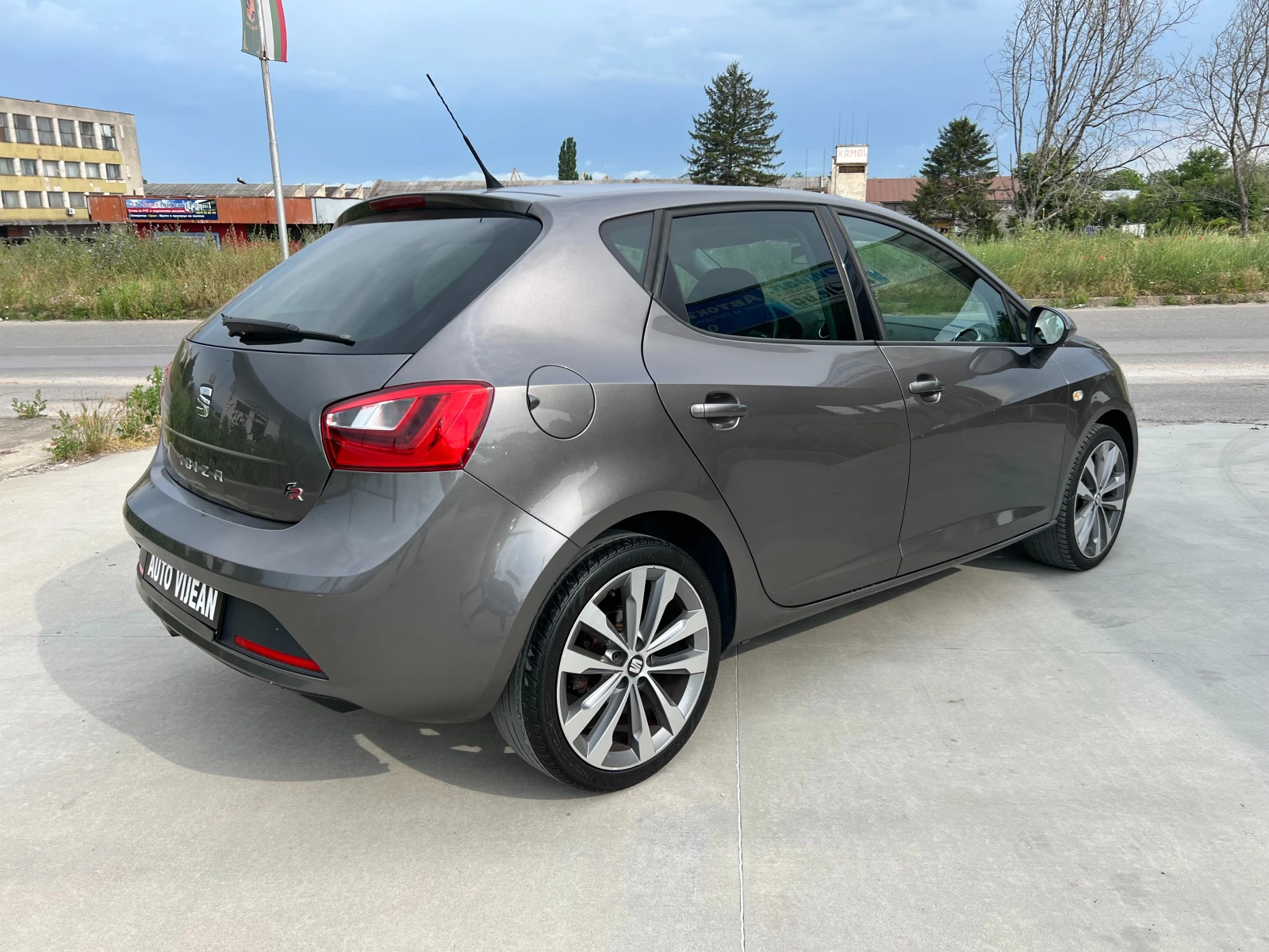 Seat Ibiza 1.6-TDI-90кс-FR, снимка 4 - Автомобили и джипове - 54899333