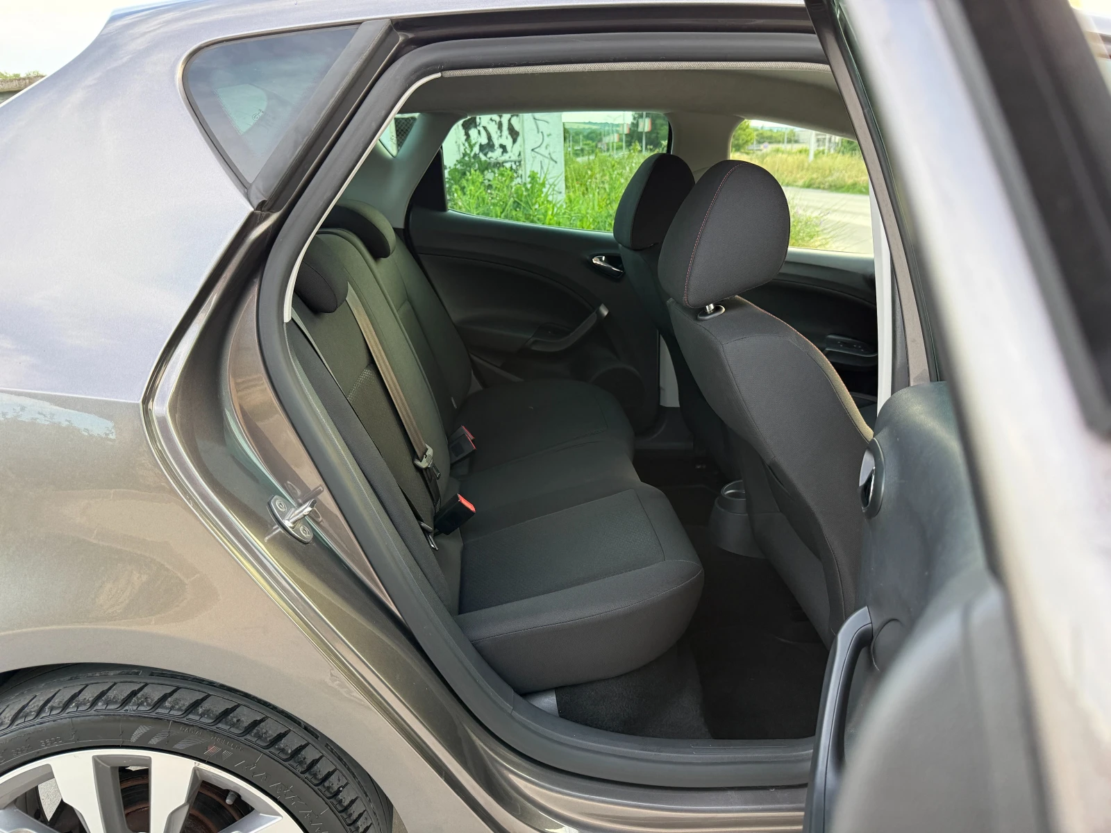 Seat Ibiza 1.6-TDI-90кс-FR, снимка 14 - Автомобили и джипове - 54899333