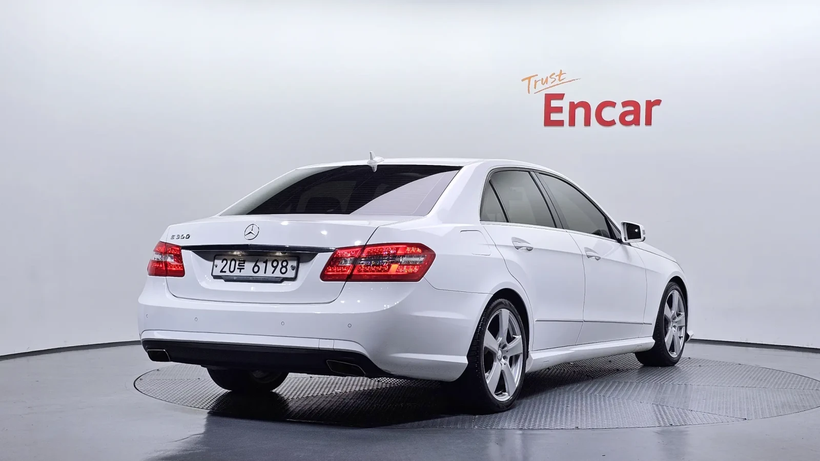 Mercedes-Benz E 300 AMG LINE/ПОДГЕВ/360CAM/PANO, снимка 2 - Автомобили и джипове - 55202978