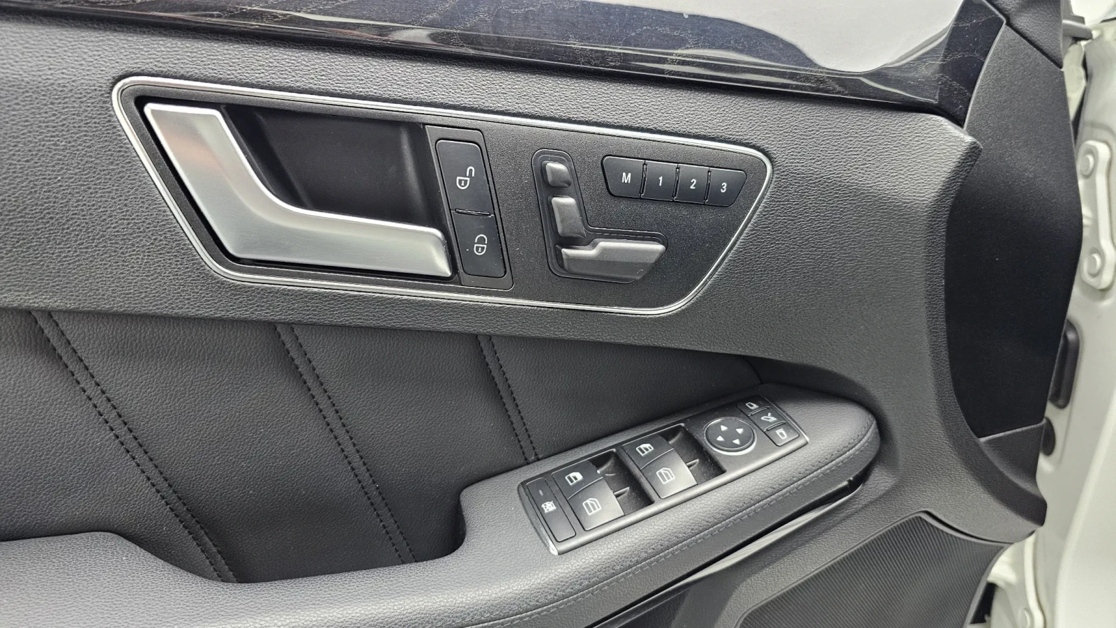 Mercedes-Benz E 300 AMG LINE/ПОДГЕВ/360CAM/PANO, снимка 13 - Автомобили и джипове - 55202978
