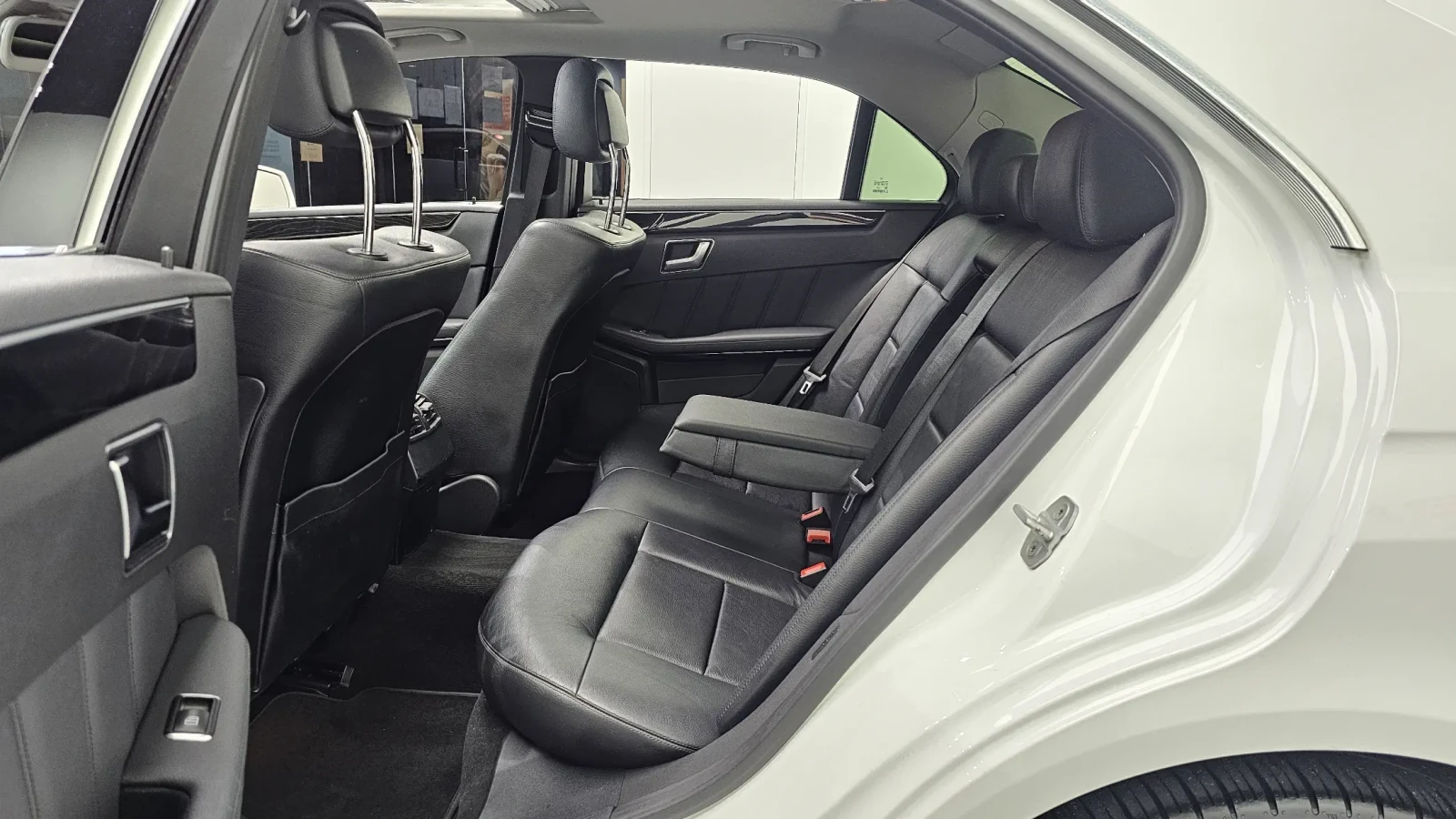 Mercedes-Benz E 300 AMG LINE/ПОДГЕВ/360CAM/PANO, снимка 10 - Автомобили и джипове - 55202978