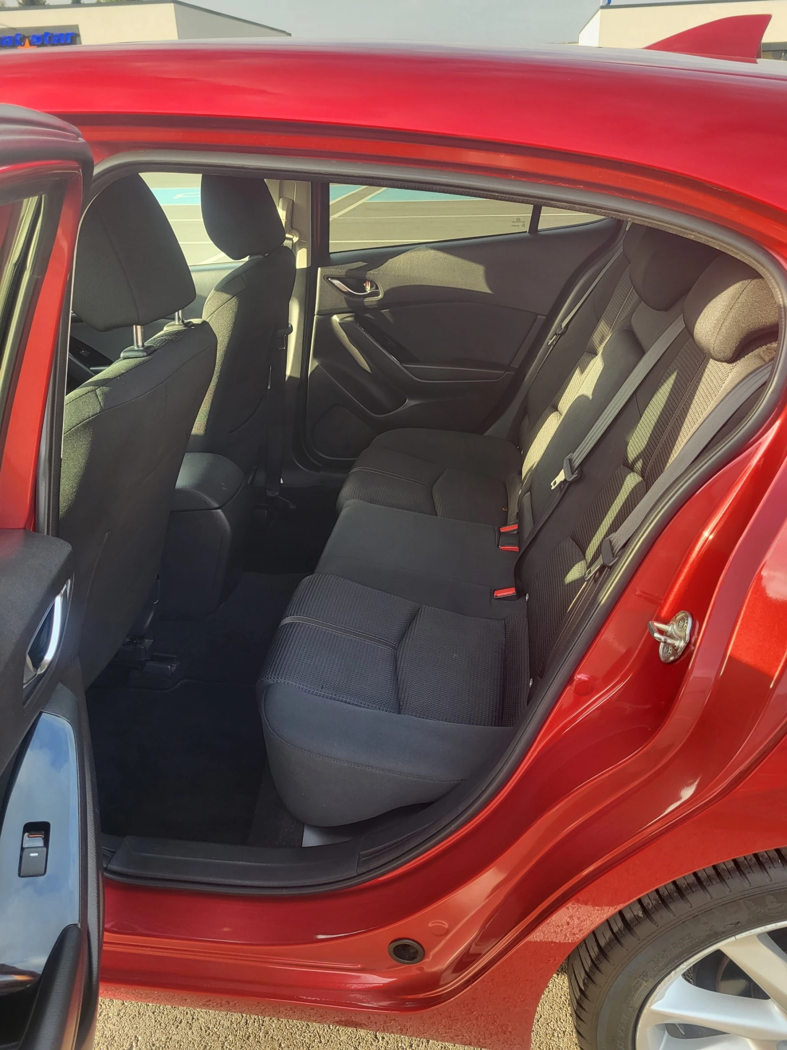 Mazda 3 лек автомобил, снимка 8 - Автомобили и джипове - 55416954