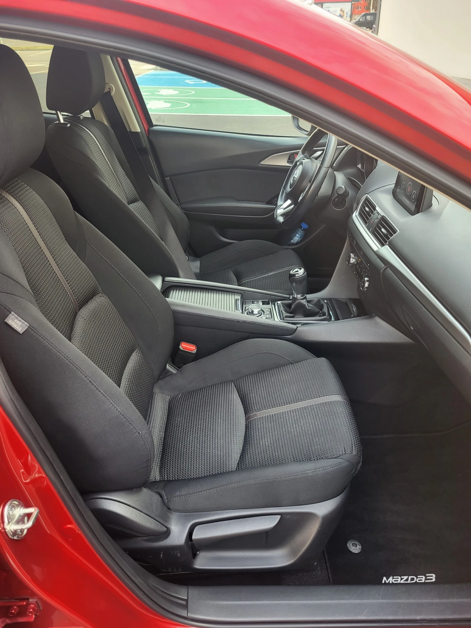 Mazda 3 лек автомобил, снимка 11 - Автомобили и джипове - 55416954