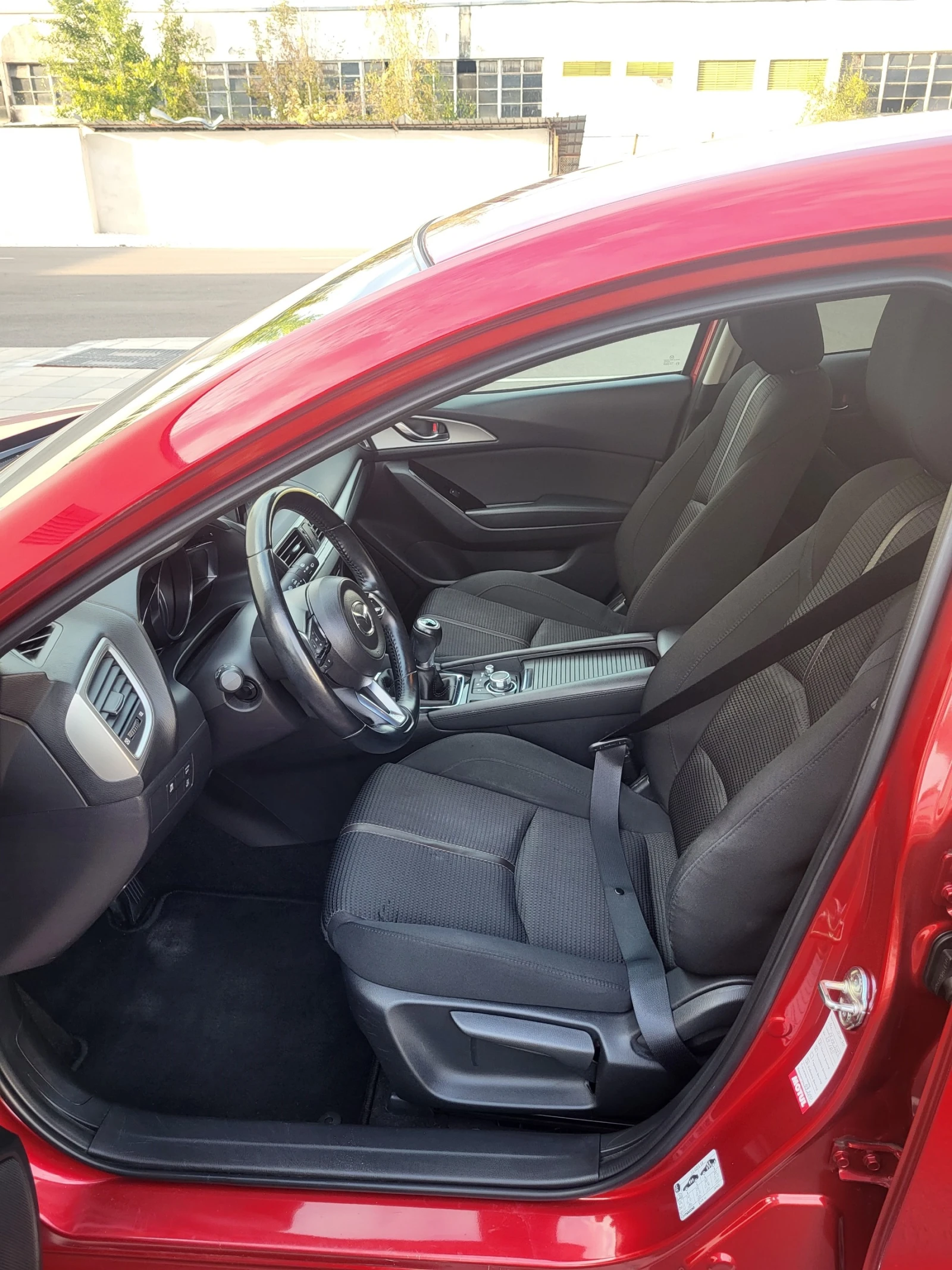 Mazda 3 лек автомобил, снимка 10 - Автомобили и джипове - 55416954
