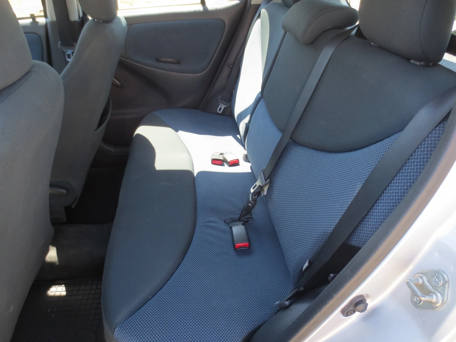Toyota Yaris 1.4 D4D, снимка 11 - Автомобили и джипове - 55703002